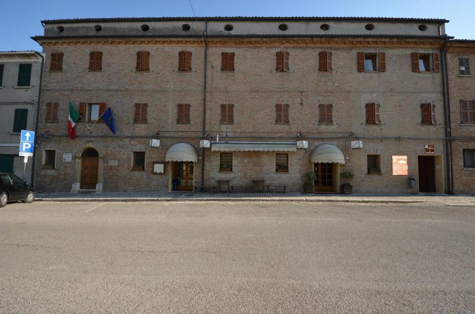 Отель Il Castagno Orciano di Pesaro Экстерьер фото